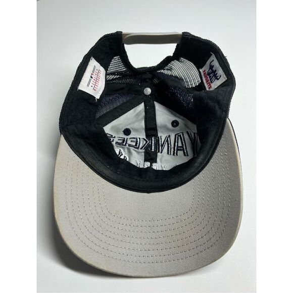 New York Yankees Men’s Adjustable Hat - Picture 5 of 7